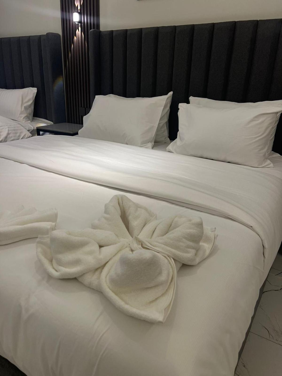 Lavenue Resthouse Apartment นิซวา ห้อง รูปภาพ