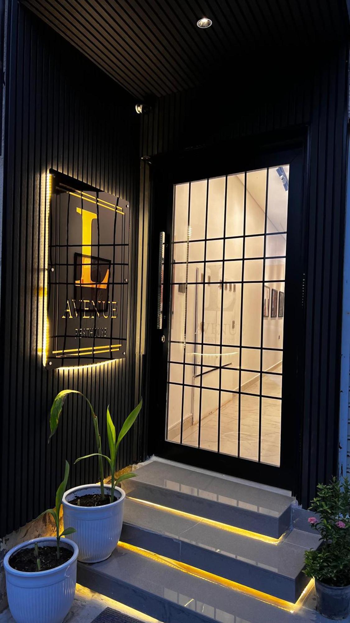 Lavenue Resthouse Apartment นิซวา ภายนอก รูปภาพ