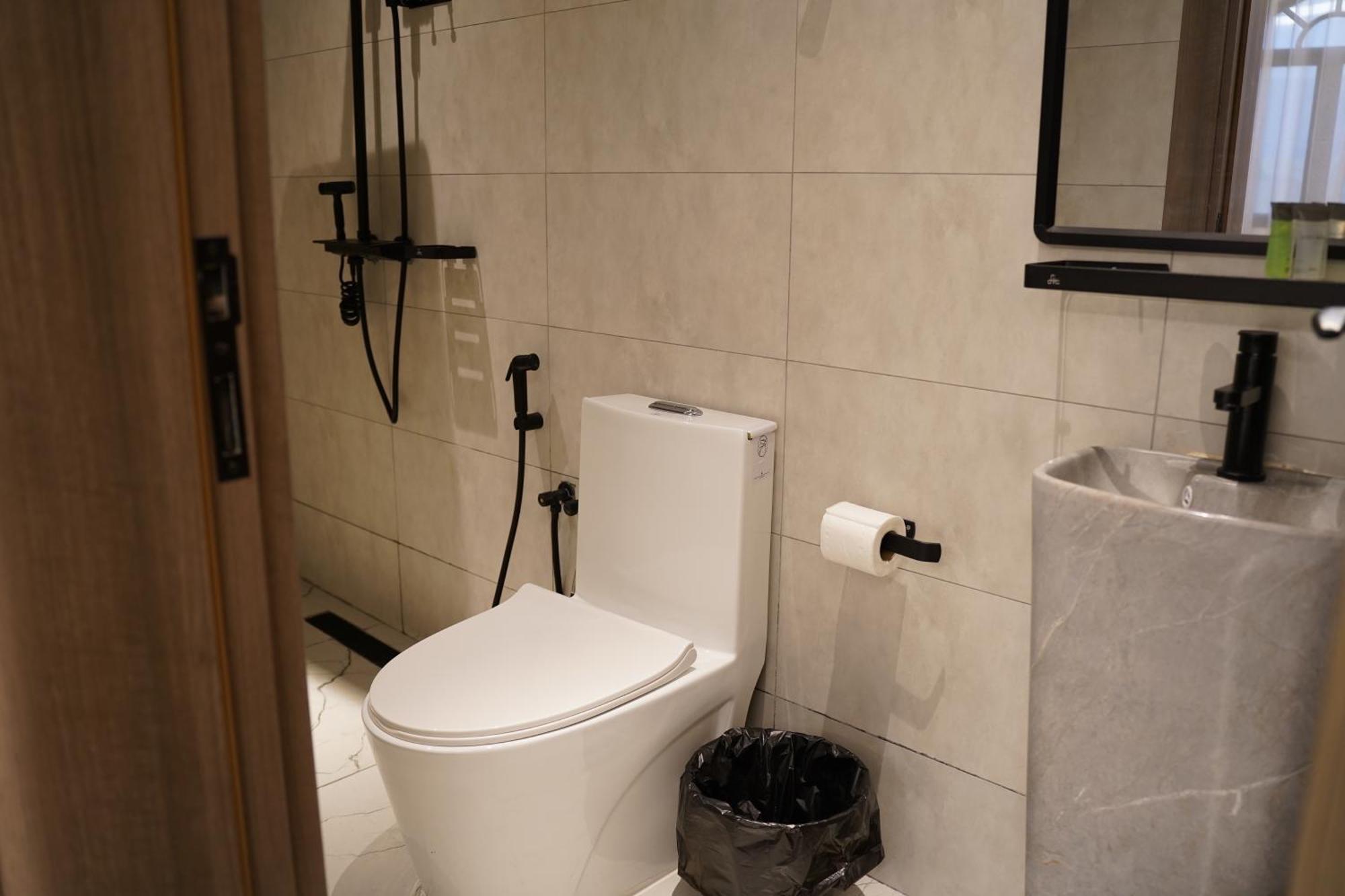 Lavenue Resthouse Apartment นิซวา ภายนอก รูปภาพ