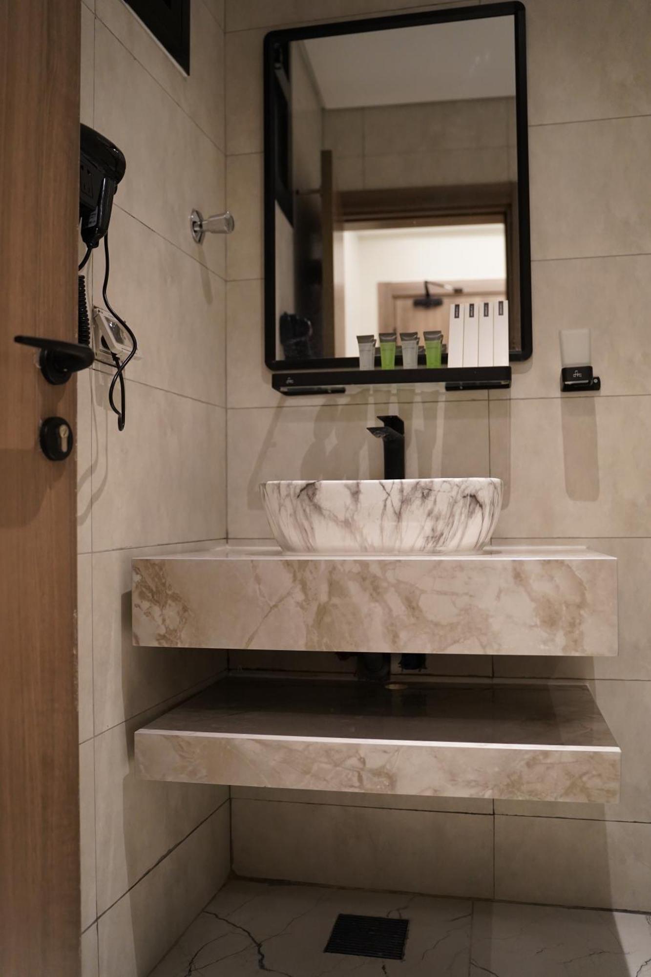 Lavenue Resthouse Apartment นิซวา ภายนอก รูปภาพ